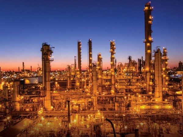电力停电后，埃克森美孚（Exxon Mobil）在博蒙特炼油厂重新启动FCCU