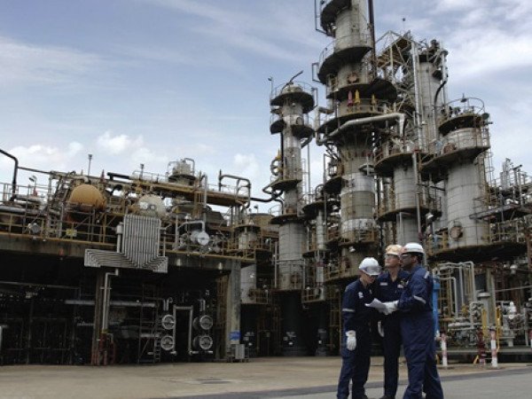 埃克森美孚在博蒙特炼油厂重新启动大型原油