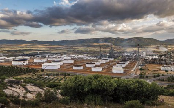 雷普索尔将暂时解雇西班牙两家炼油厂830名工人