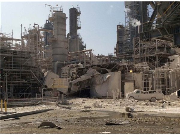 CSB安全视频：2015年2015年爆炸在埃克森美孚炼油厂的动画在托伦斯，加州