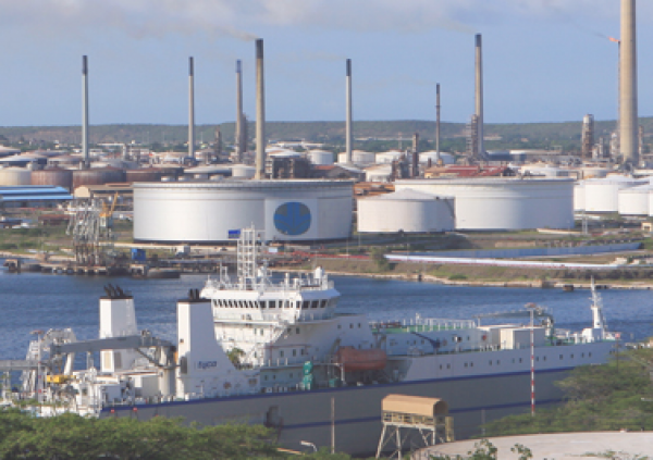委内瑞拉石油公司将继续运营库拉索炼油厂一年